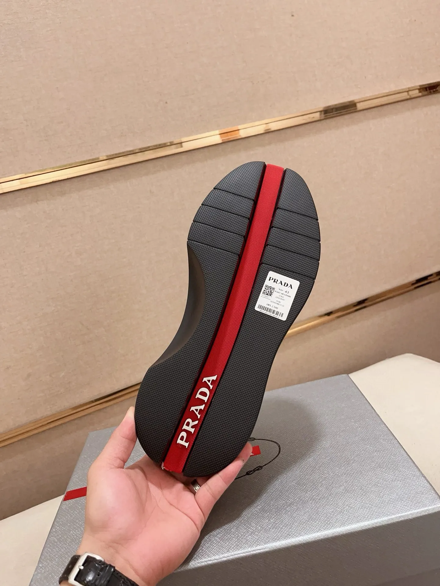 Factory price 620💰 ✔️✔️✔️Higher version High-quality new PRADA (Prada) counters are launched simultaneously. New men's shoes and 😘fabric are made of high-tech glue-spraying technology. Lining: Full cowhide lining. 👍🏿 High-end ☄️ air-cushion molded anti-slip rubber outsole, exquisite lines, simple and elegant, comfortable and high-end for leisure travel. Code number: 38 to 45 (can be customized to 46 to 47, non-refundable)